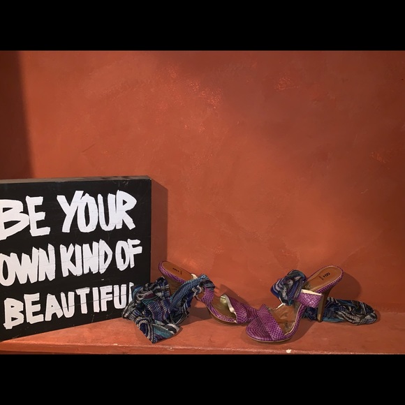 Heels - Picture 1 of 3